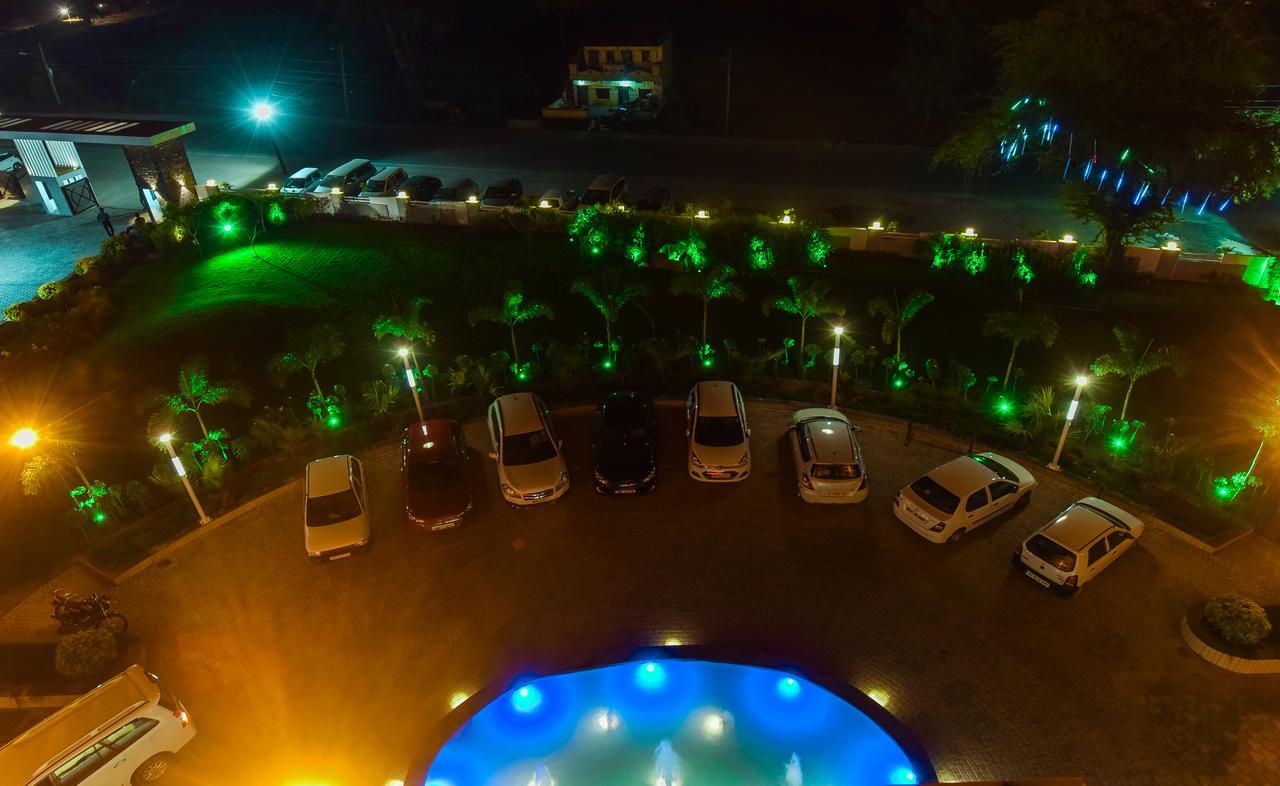 Hotel Atharva Удджайн Экстерьер фото