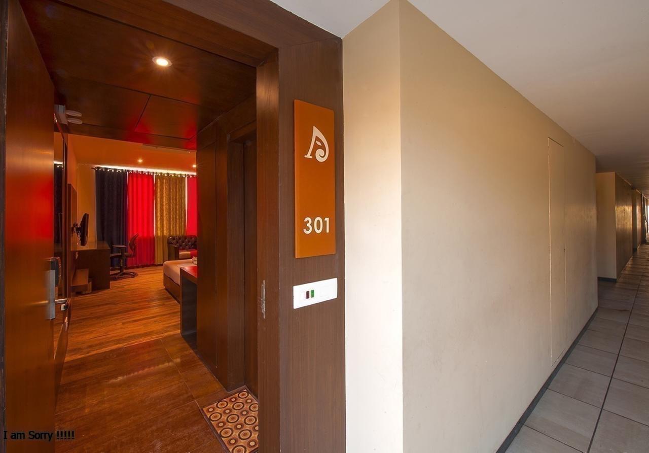Hotel Atharva Удджайн Экстерьер фото